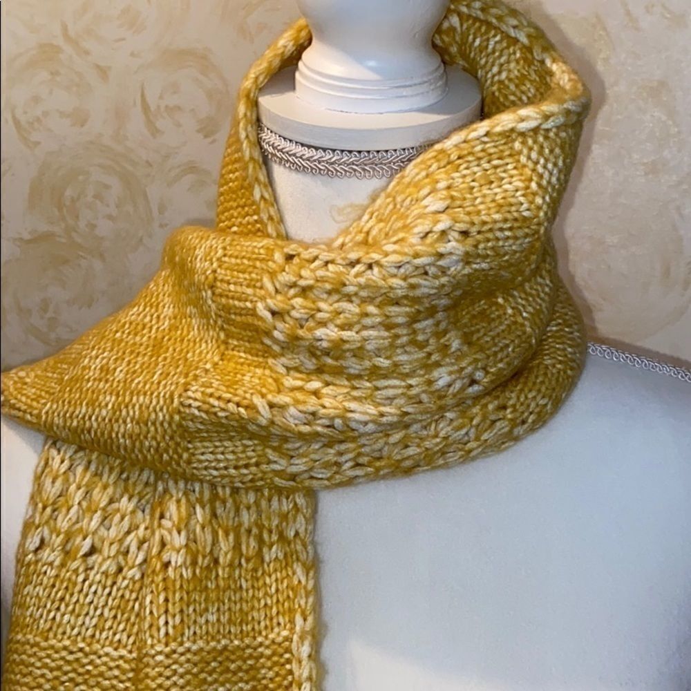 NWOT!!Universal Thread Scarf! - Picture 4 of 7